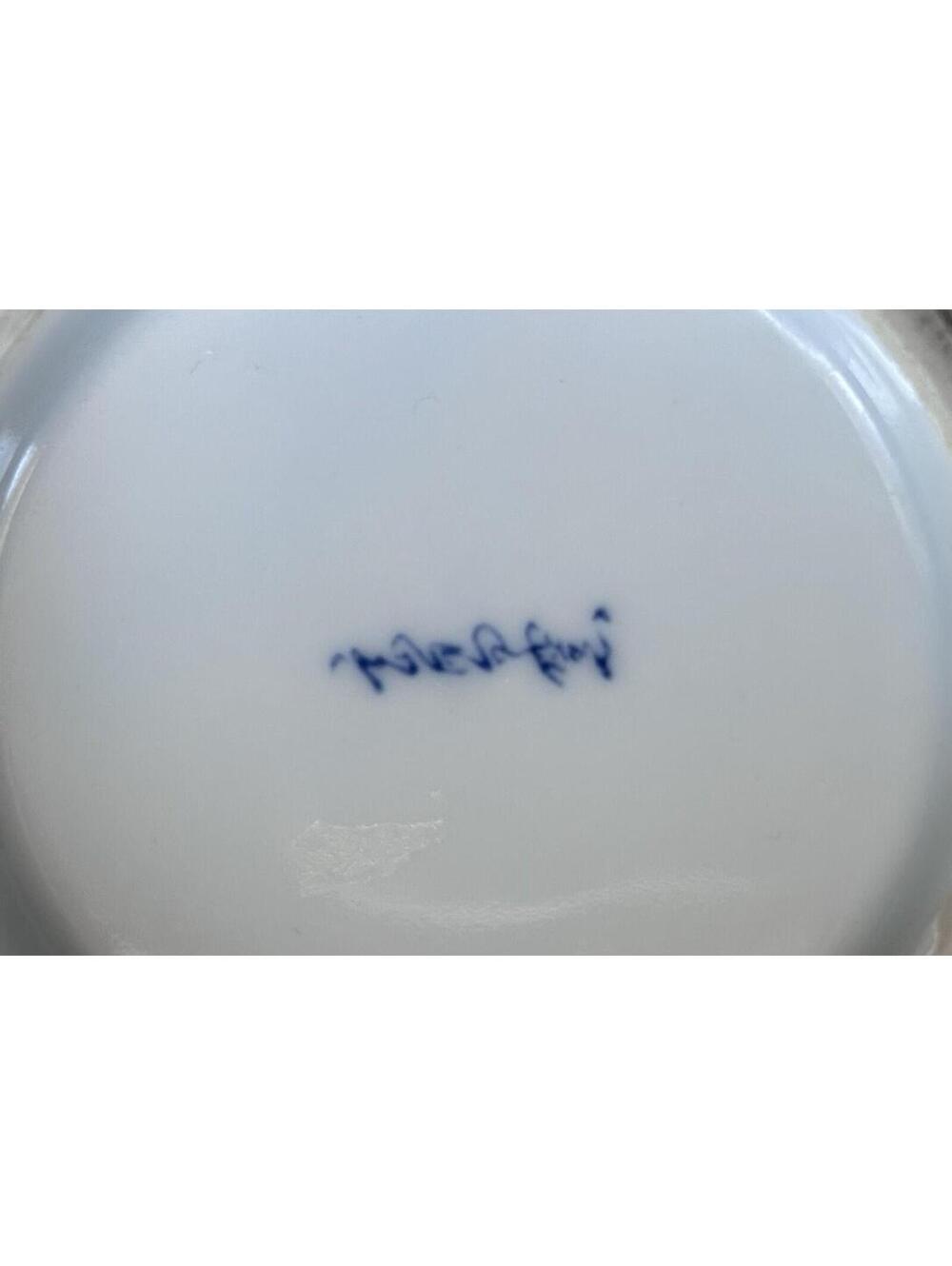 Chinese Blue and White Porcelain Bowl with Horse Riders Motif 7 1/2 inches. - Picture 3 of 5